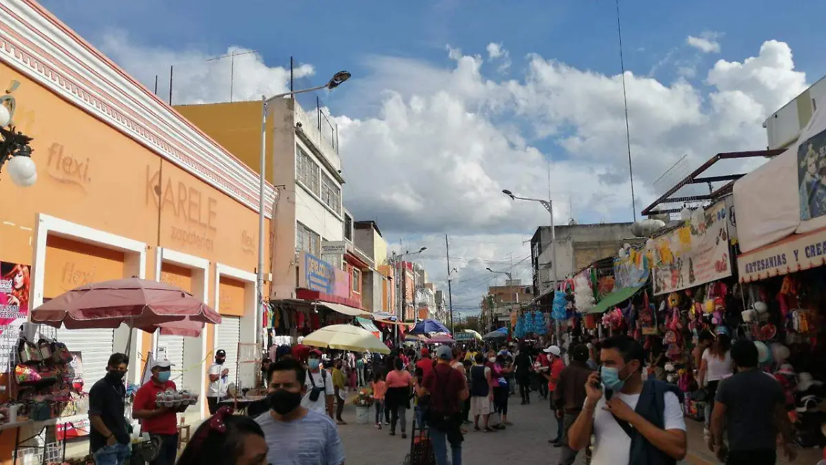 Se desborda el comercio informal en las calles del centro de Tehuacan